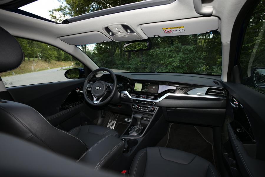 Торпедо Kia Niro EcoHybrid (DE) 2019 года  (WW) (фото 21 из 53)